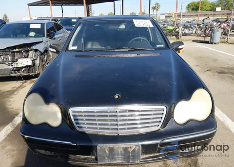 2003 Mercedes-Benz C 320 Sport z USA, uszkodzony, nr VIN WDBRF64J63F352074